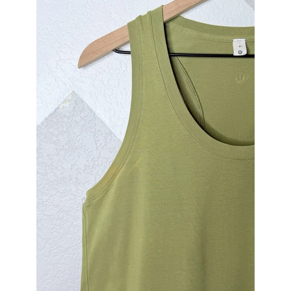 Lululemon Women's Size 8 Green Racerback Workout Tank Top Athletic Yoga